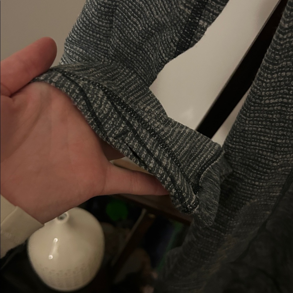 NWT Lululemon Women's Long Sleeve Gray Top - Picture 3 of 6